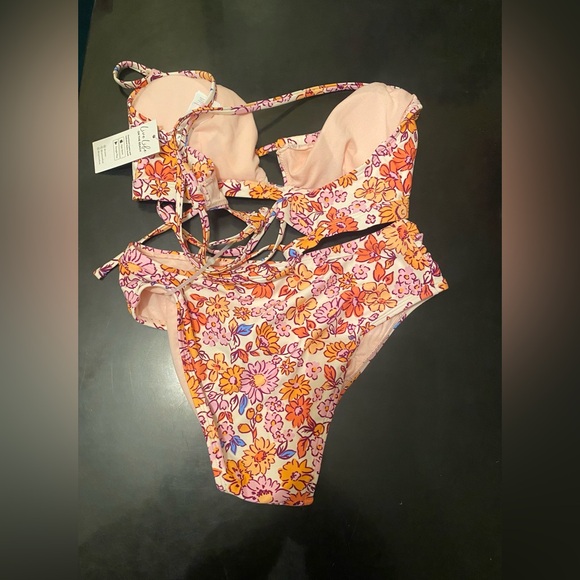 NWT Floral Bikini Set - Picture 5 of 7